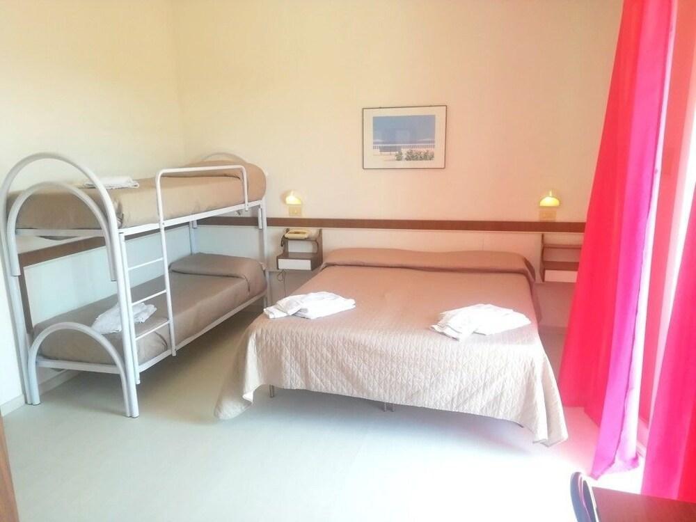 Hotel Rita تّشيرفييا المظهر الخارجي الصورة
