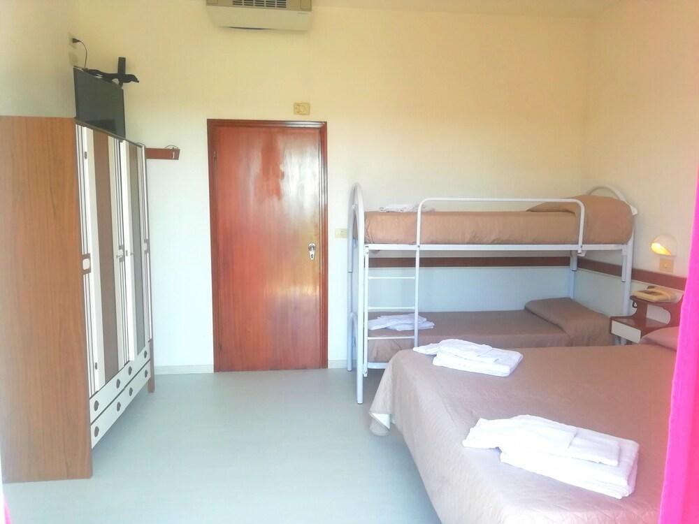 Hotel Rita تّشيرفييا المظهر الخارجي الصورة